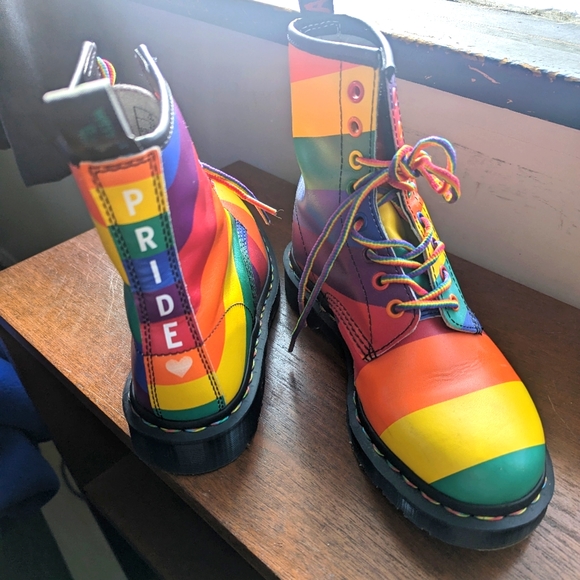 Women's size 7 Dr. Martens Pride - Picture 1 of 5